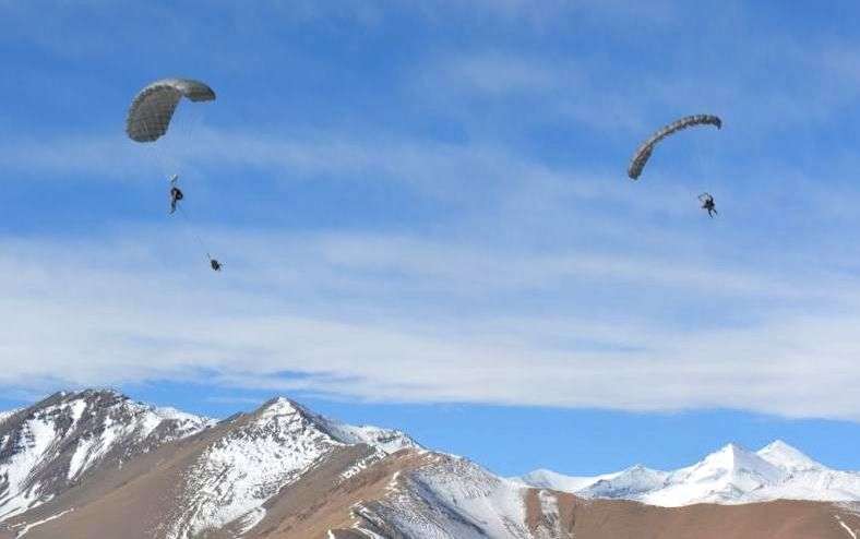 Army conducts Airborne exercise in sensitive Siliguri Corridor near China - Vimarsana News