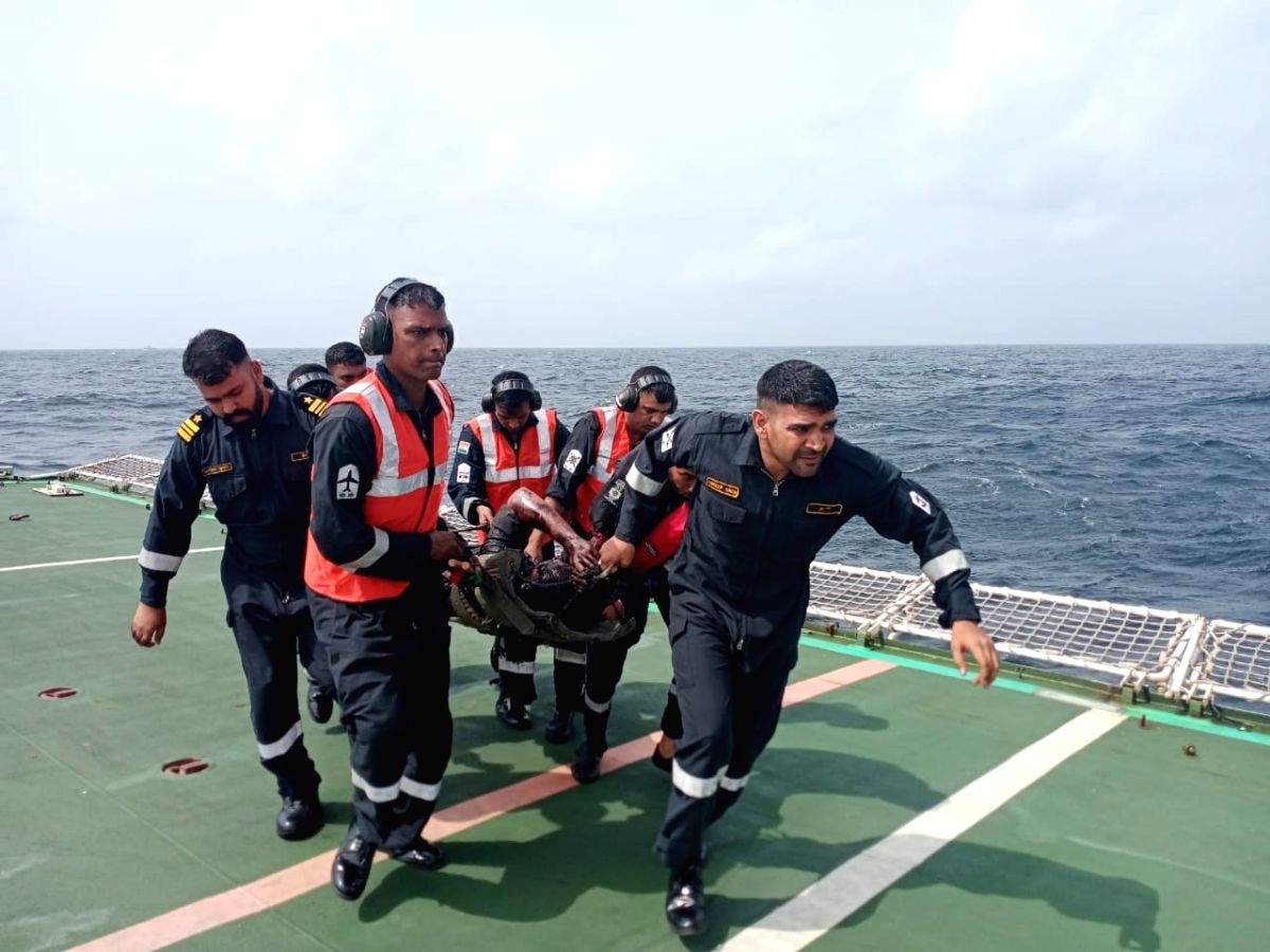 Indian Coast Guard rescues 19 from sinking cargo ship near Maha shore - Vimarsana News