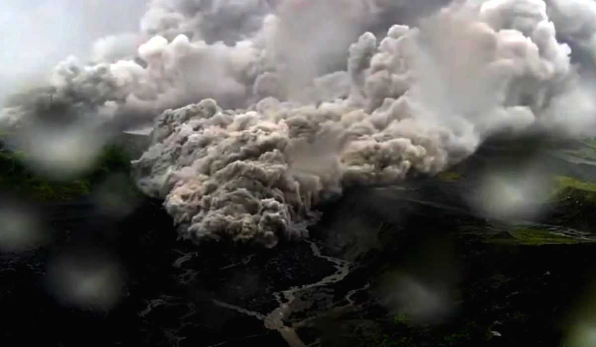 Indonesia's Semeru volcano erupts, residents evacuated - Vimarsana News