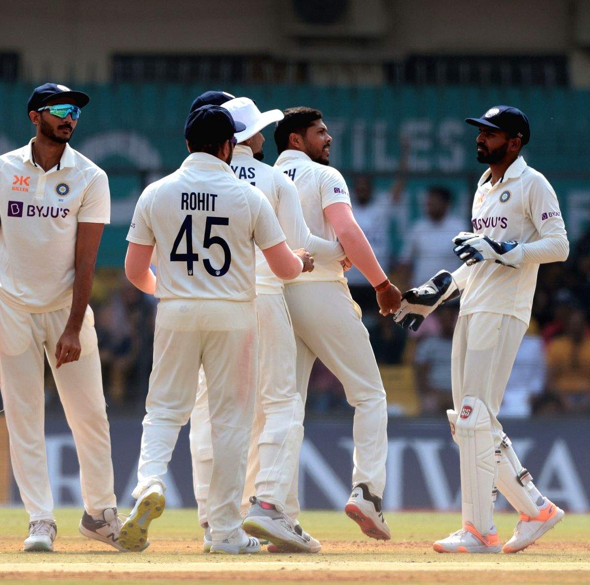3rd Test, Day 2: India trail Australia by 75 runs at lunch after Umesh, Ashwin heroics - Vimarsana News