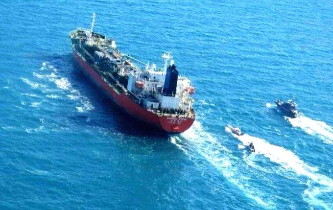 Iran's navy seizes 150K lt of smuggled fuel off coast - Vimarsana News