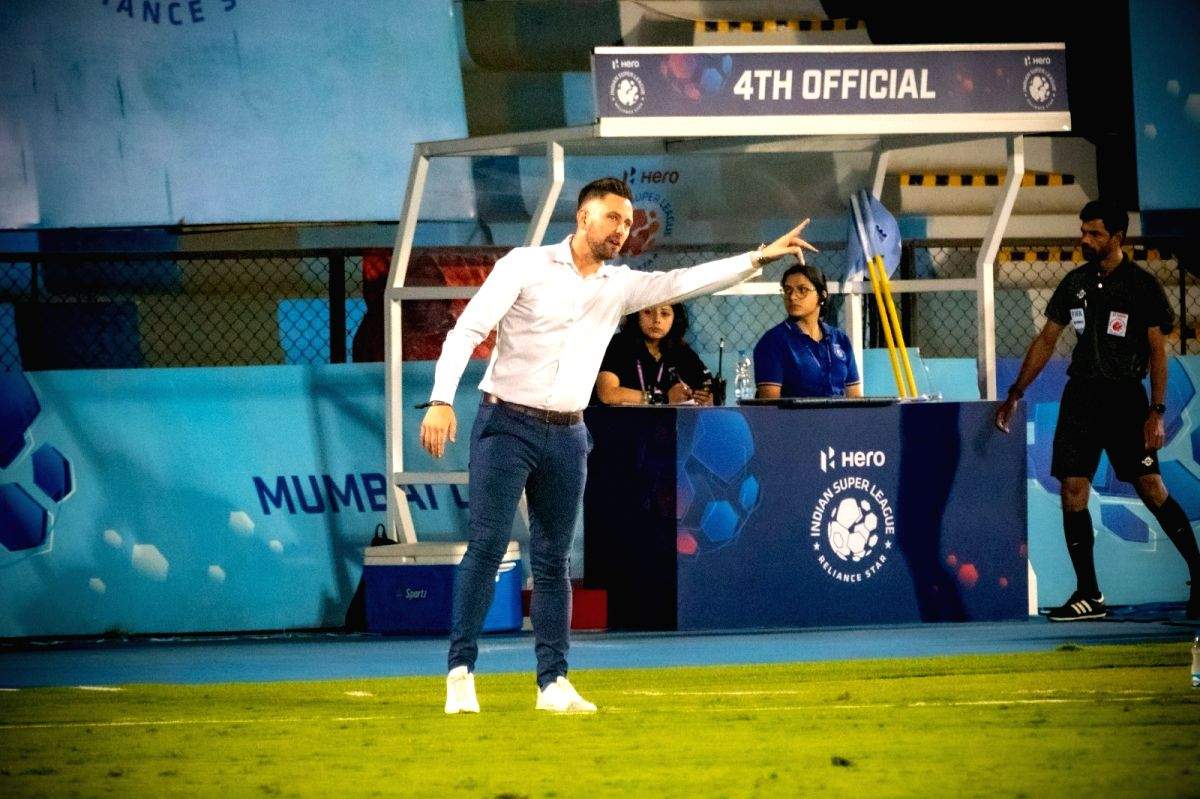 ISL: We are very much looking forward to the playoffs, asserts Des Buckingham ahead of semis - Vimarsana News