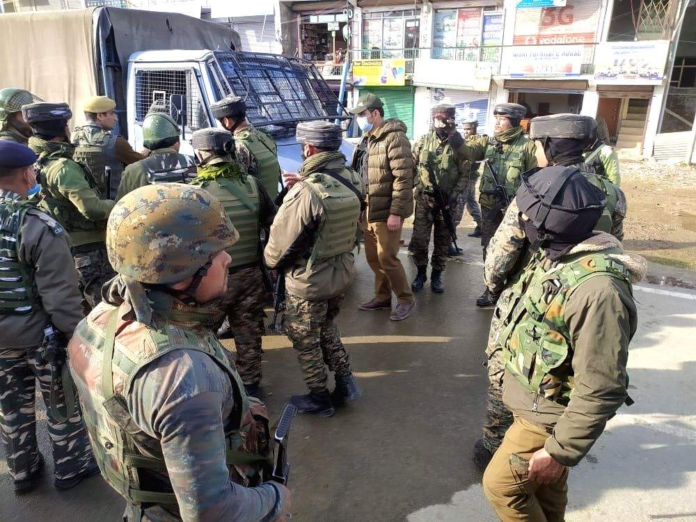 Two cops injured in J&K terror attack - Vimarsana News