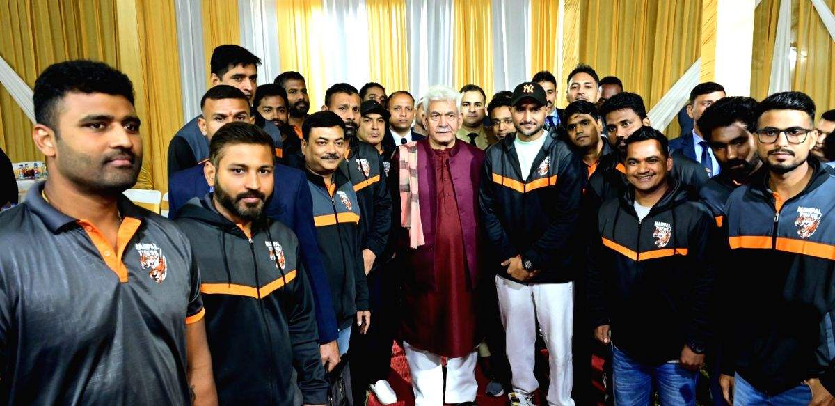 J&K L-G hosts international cricket players - Vimarsana News