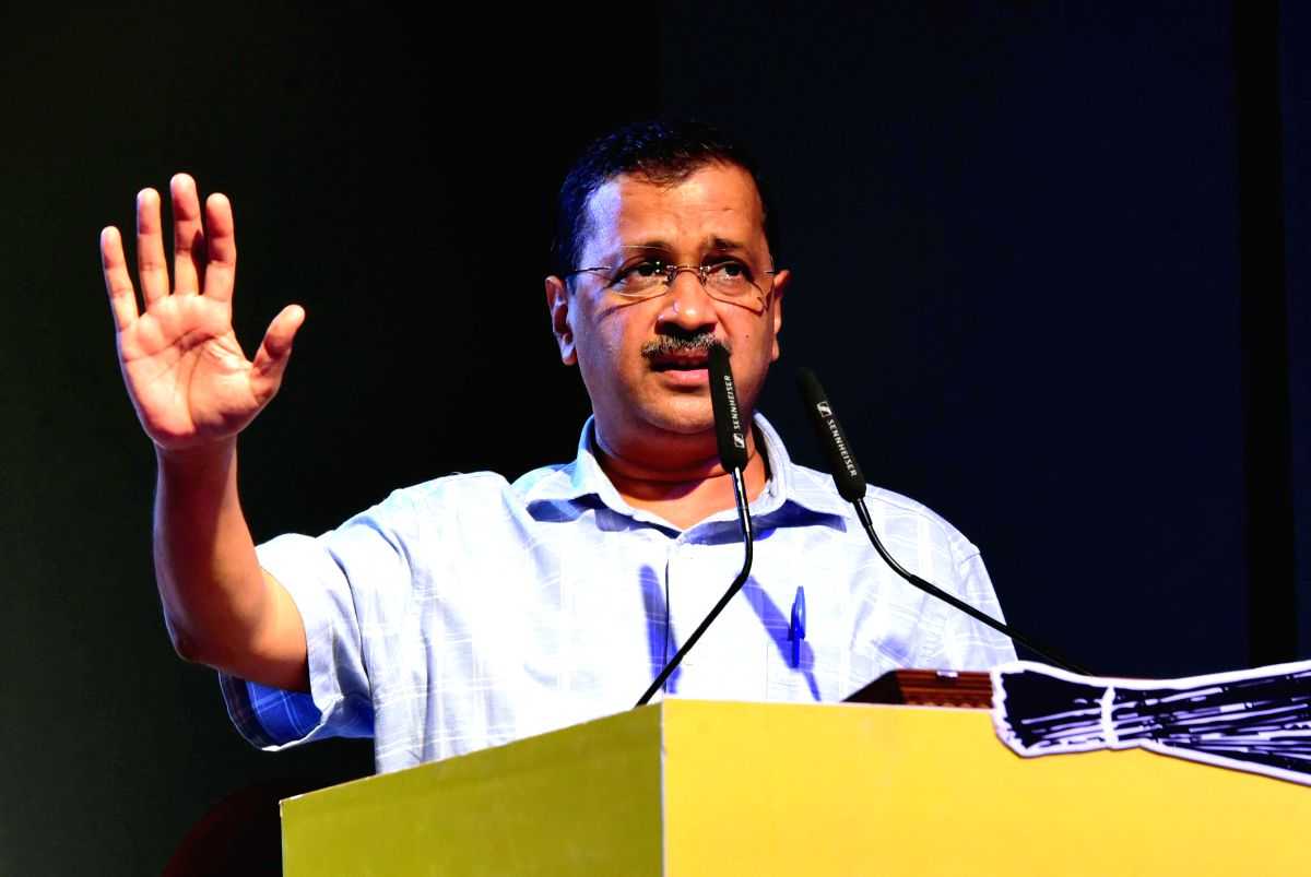 Kejriwal greets 32 students who cleared NDA exam - Vimarsana News