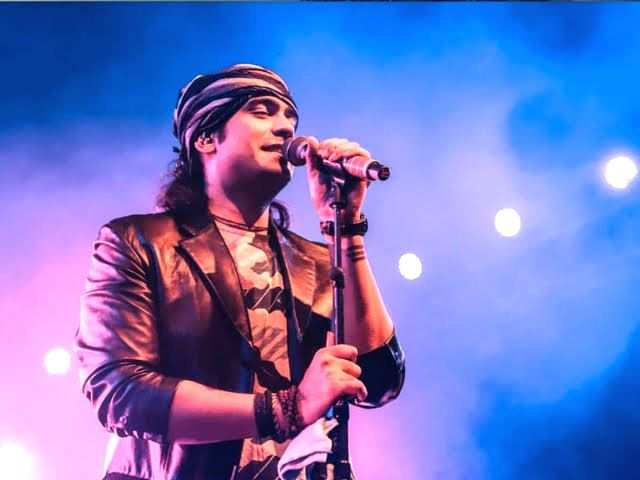 From romance to rap, Jubin Nautiyal goes hip-hopping in 'Meethi Meethi' - Vimarsana News