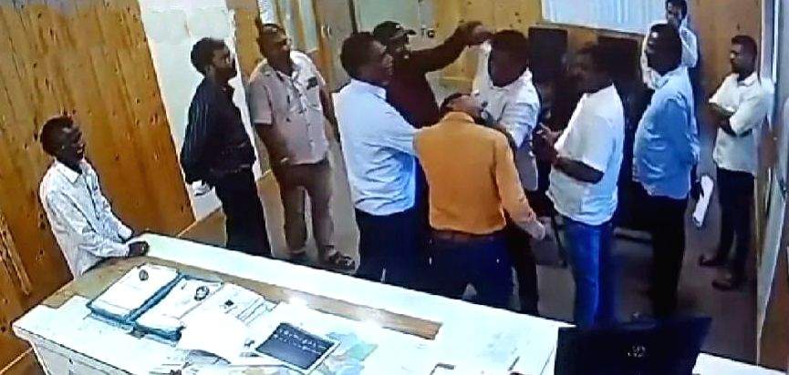 K'taka: Civic body staff condemn assault on health inspector by minister's supporters - Vimarsana News