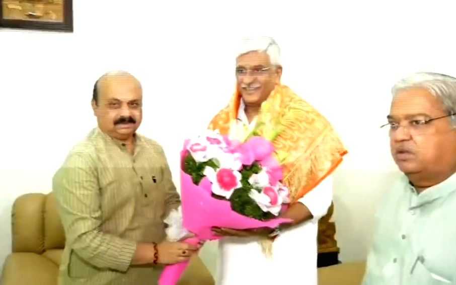 K'taka CM discusses Mekedatu project with Union Minister Shekawat - Vimarsana News