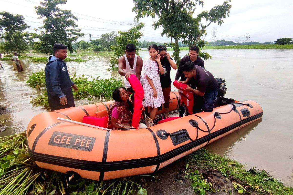 Two Assam schoolboys swept away by floodwaters while taking selfies - Vimarsana News