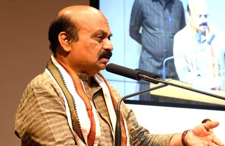 B'luru: Woman dies in pothole related accident; CM seeks report - Vimarsana News