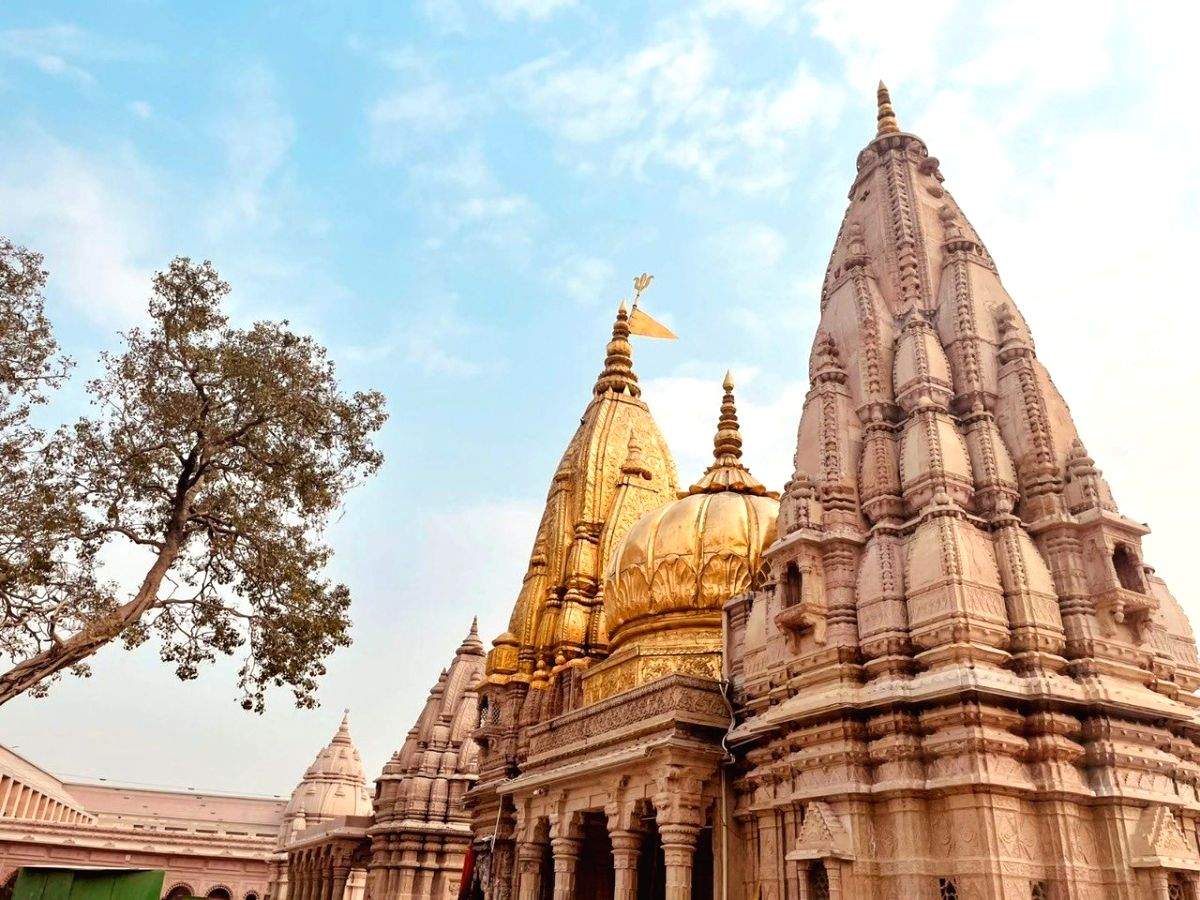 Tension outside Kashi Vishwanath Dham complex as two groups shout slogans - Vimarsana News