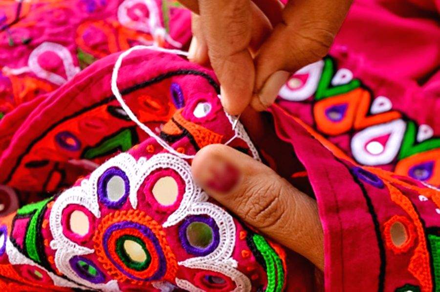 Kashmiri Handicrafts set to dazzle German, European markets - Vimarsana News