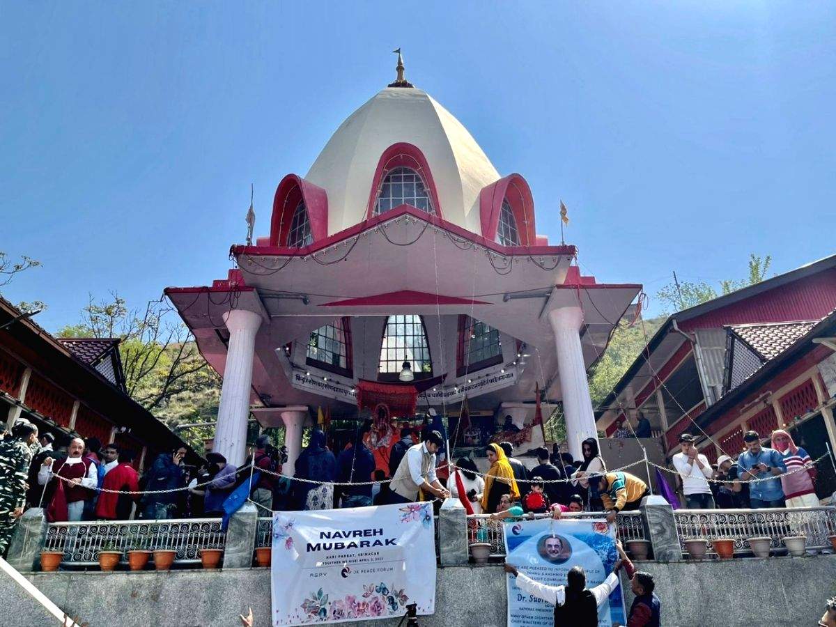 Kashmiri Pandits hold grand prayer meetings in Srinagar on 'Navreh' - Vimarsana News