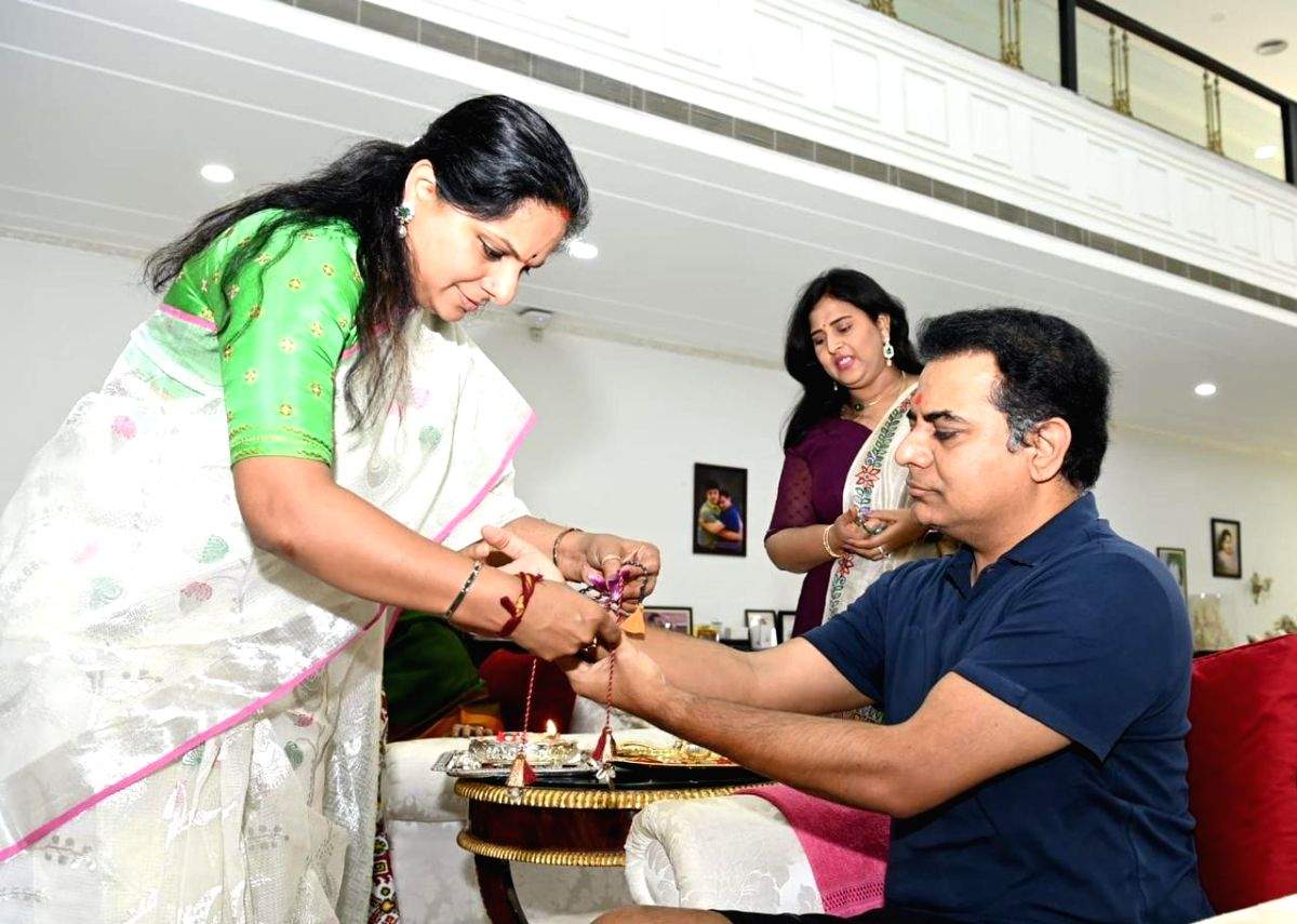 TRS MLC Kavitha ties rakhi to brother KTR - Vimarsana News