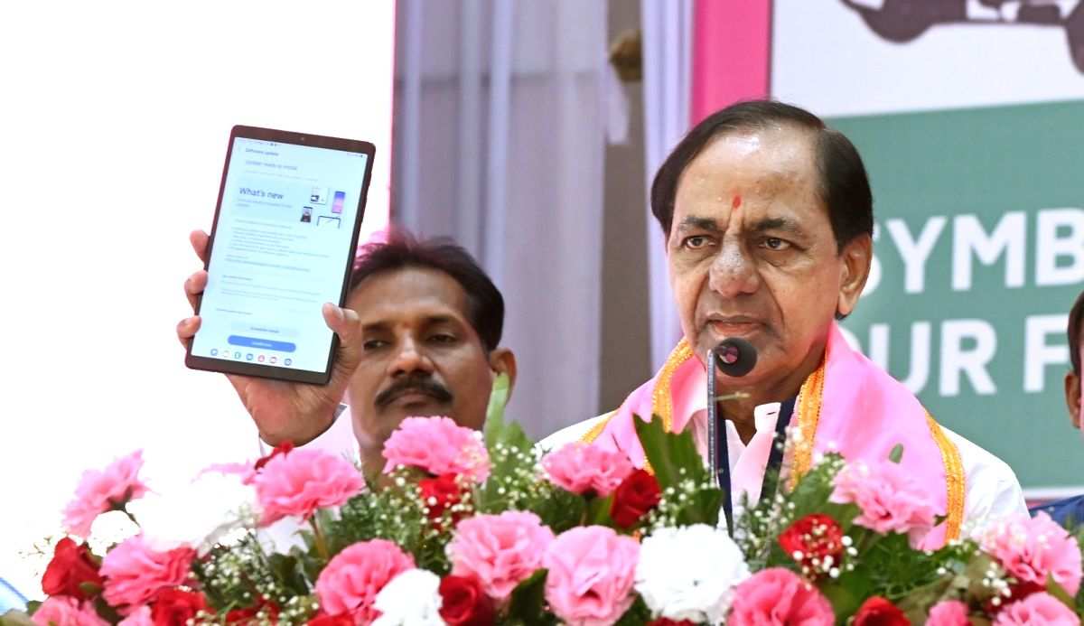 Eye on bigger piece of pie, KCR hoists BRS' flag in 10 Maharashtra gram panchayats - Vimarsana News