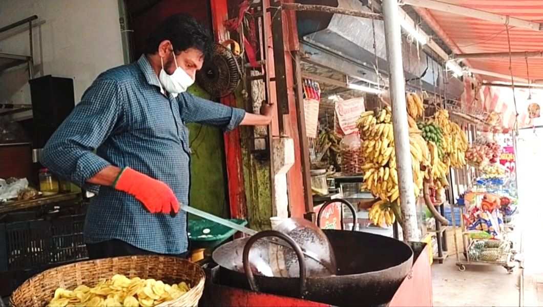 Kerala magician who shot to fame with 808 fire escapes now sells chips - Vimarsana News
