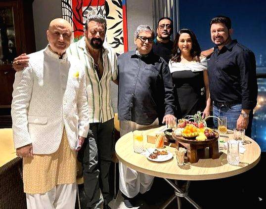 'Khalnayak' stars Sanjay Dutt, Jackie Shroff, Madhuri Dixit reunite at Subhash Ghai's wedding anniv - Vimarsana News
