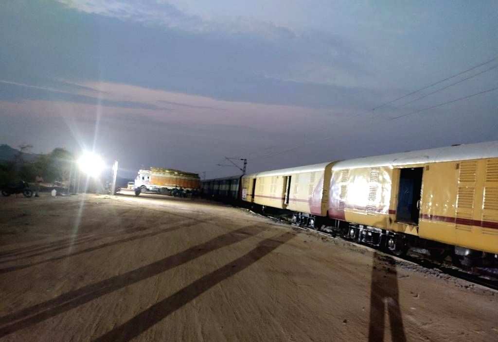 Kisan Rail transports 1st load of Telangana mangoes to Delhi - Vimarsana News