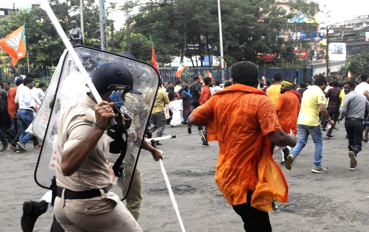 Baton charge in Nilgiris as BJP, AIADMK workers clash - Vimarsana News