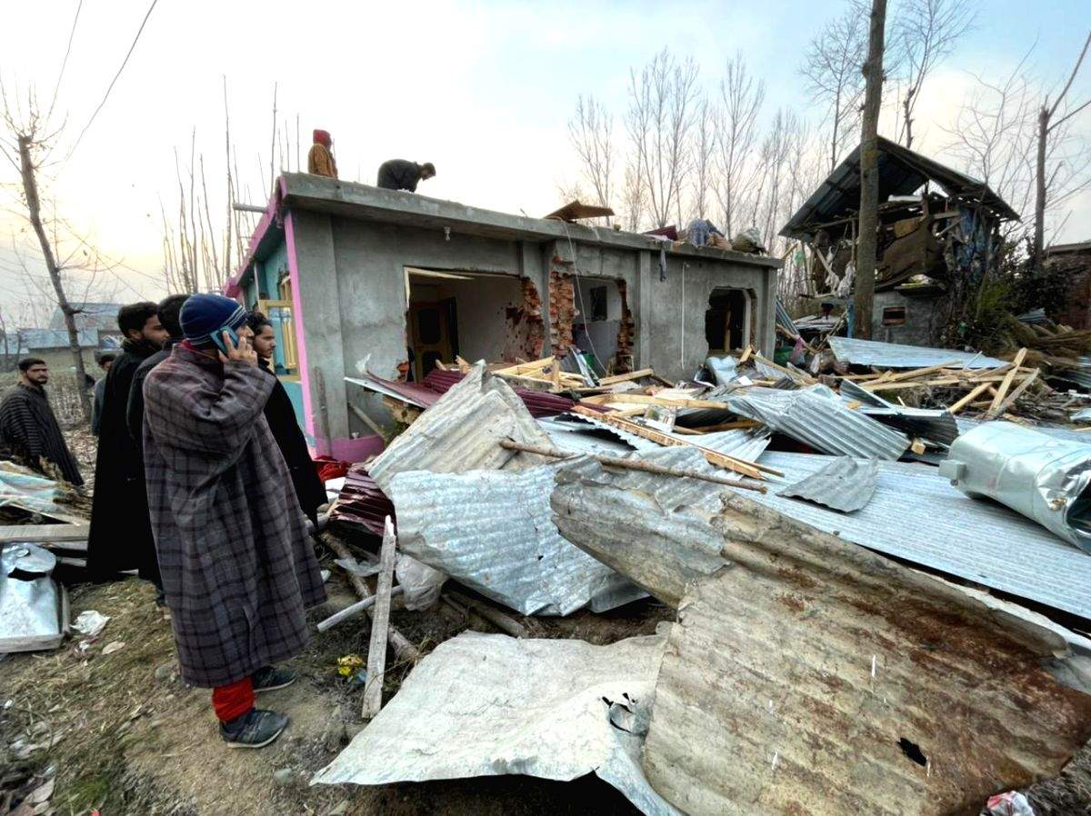 2 Lashkar terrorists killed in gunfight in J&K's Kulgam - Vimarsana News