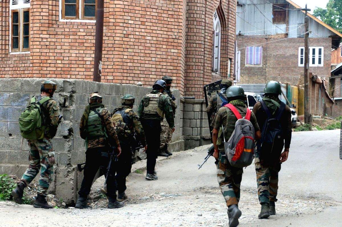 Kashmiri soldier killed in Kulgam encounter laid to rest - Vimarsana News