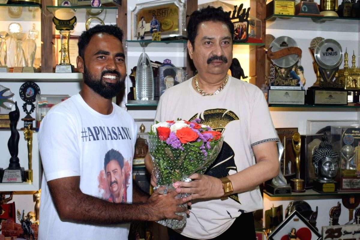 Kumar Sanu fan cycles 1200 km on solo ride to meet the singer - Vimarsana News