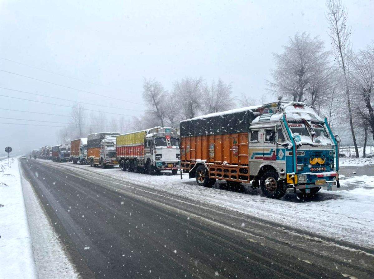 No power cuts, open highway, tourist arrivals make winter eventful in 'Naya J&K' - Vimarsana News