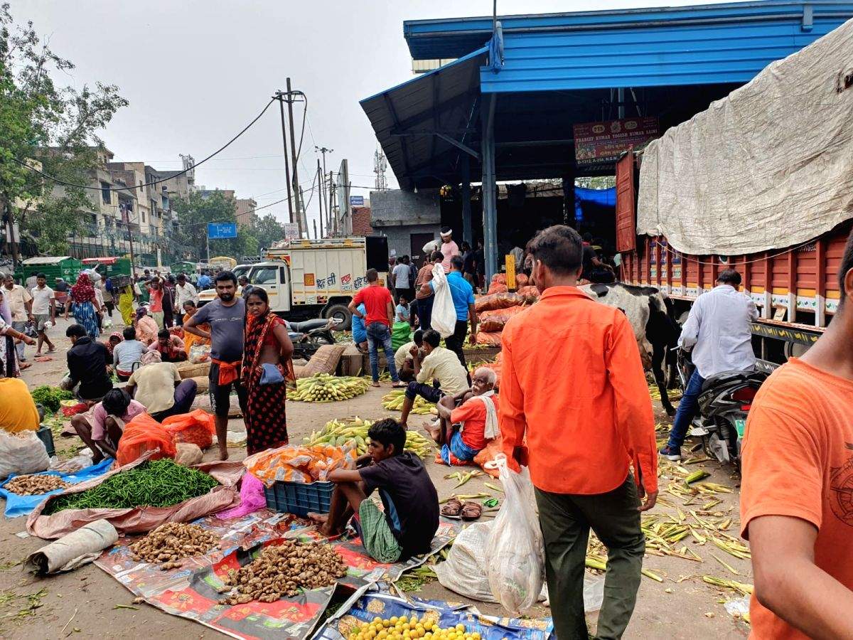 Late deliveries, rotten products plague fruit & vegetable markets in Delhi - Vimarsana News