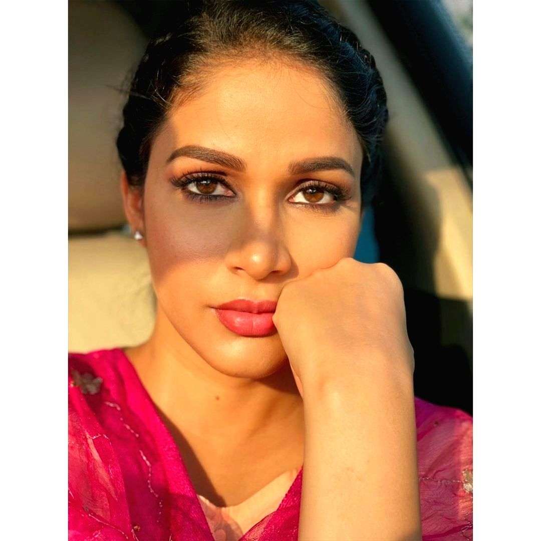 Lavanya wants you to try this while everyone's checking their phones - Vimarsana News