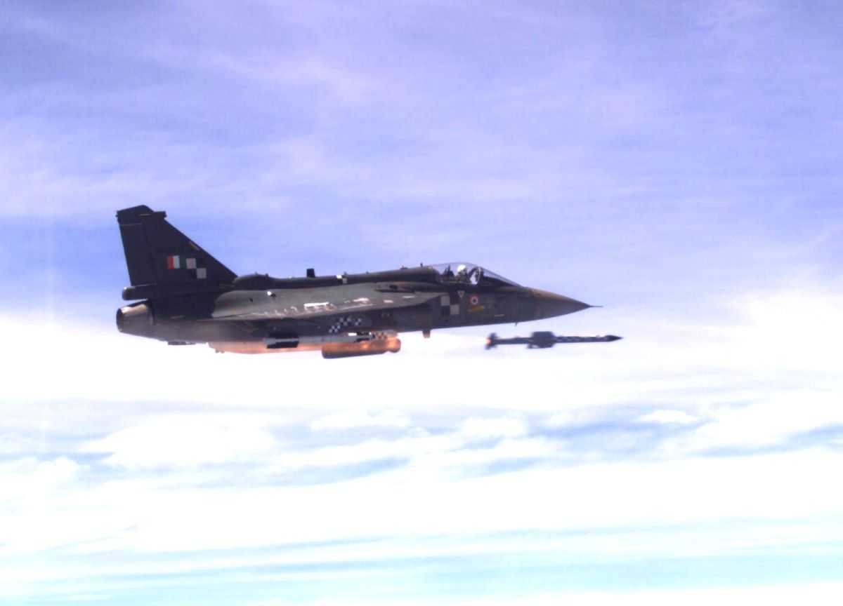 LCA Tejas successfully test-fires indigenous ASTRA air-to-air missile - Vimarsana News