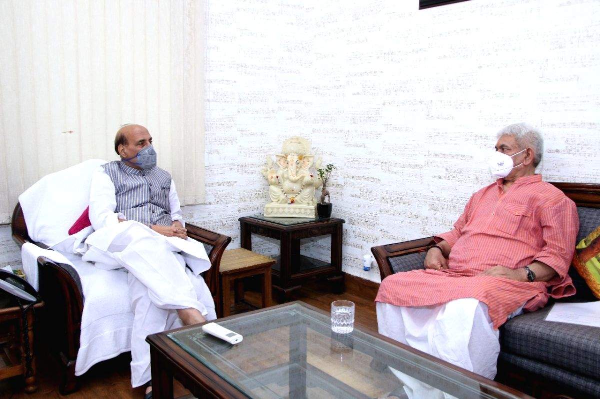 J&K LG meets Rajnath, seeks assistance of BRO for Amarnath Yatra - Vimarsana News