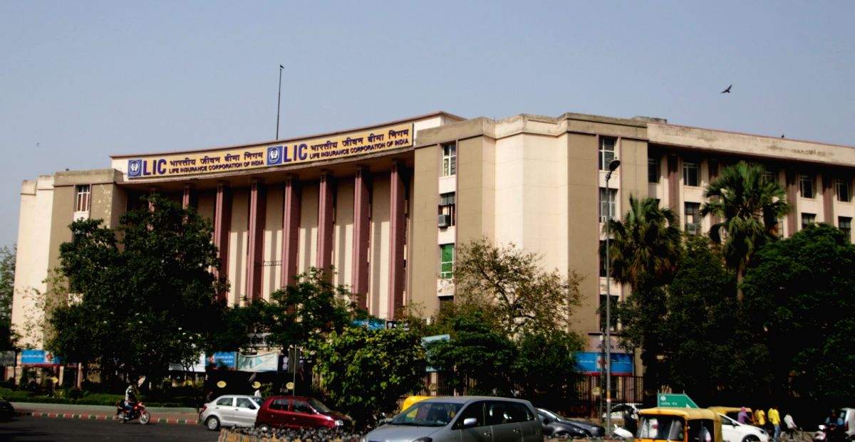 Govt should treat bankers as 'dear' as LIC staff - Vimarsana News