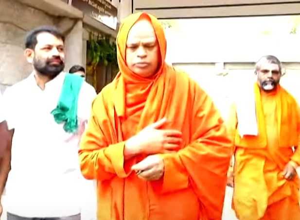 Lingayat mutt sex scandal: Audio of victim being 'tutored' against seer surfaces - Vimarsana News