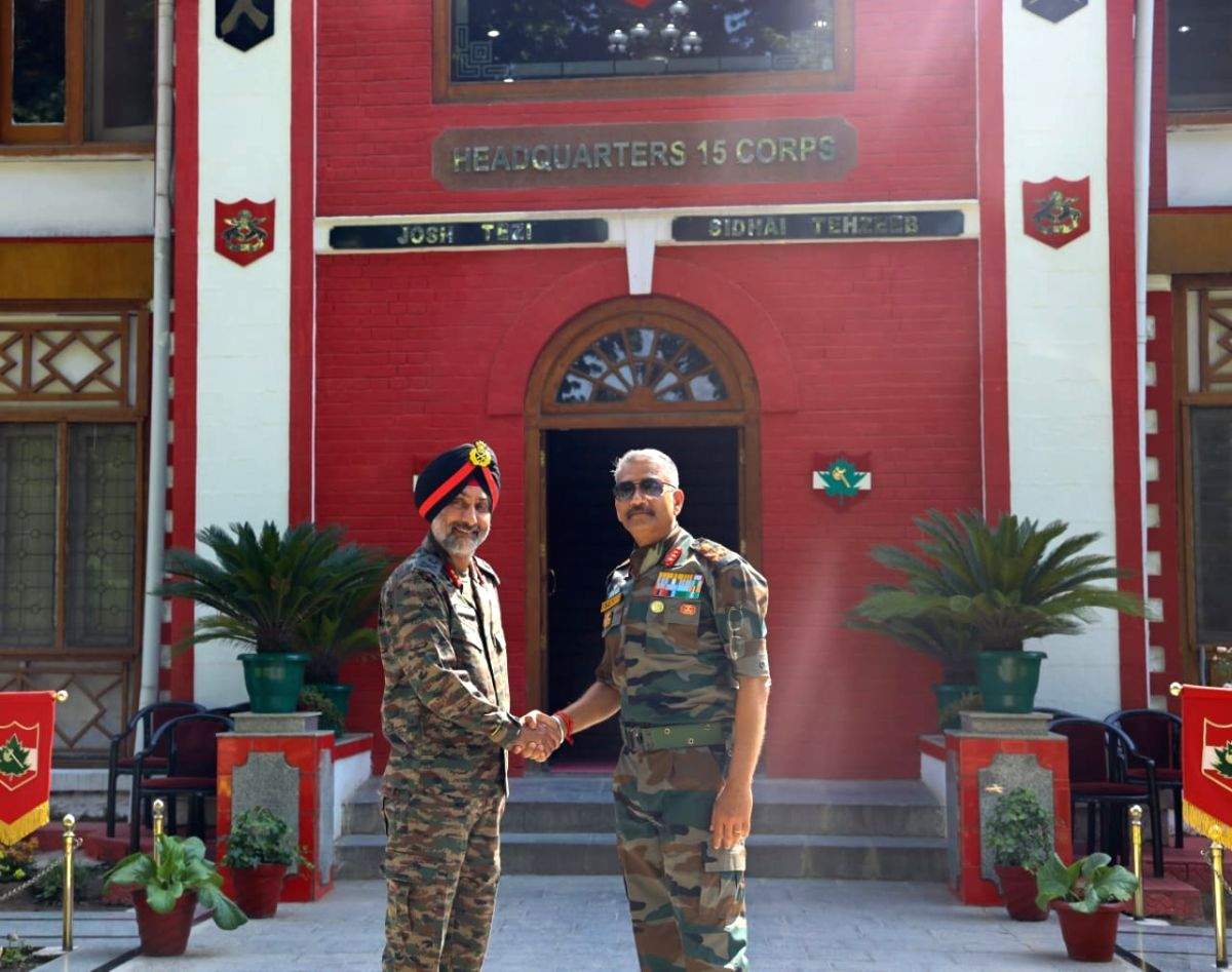 Lt Gen Amardeep Singh Aujla assumes command of Chinar corps - Vimarsana News
