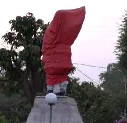 Political row erupts yet again over Madhavrao's statue at Tikamgarh - Vimarsana News