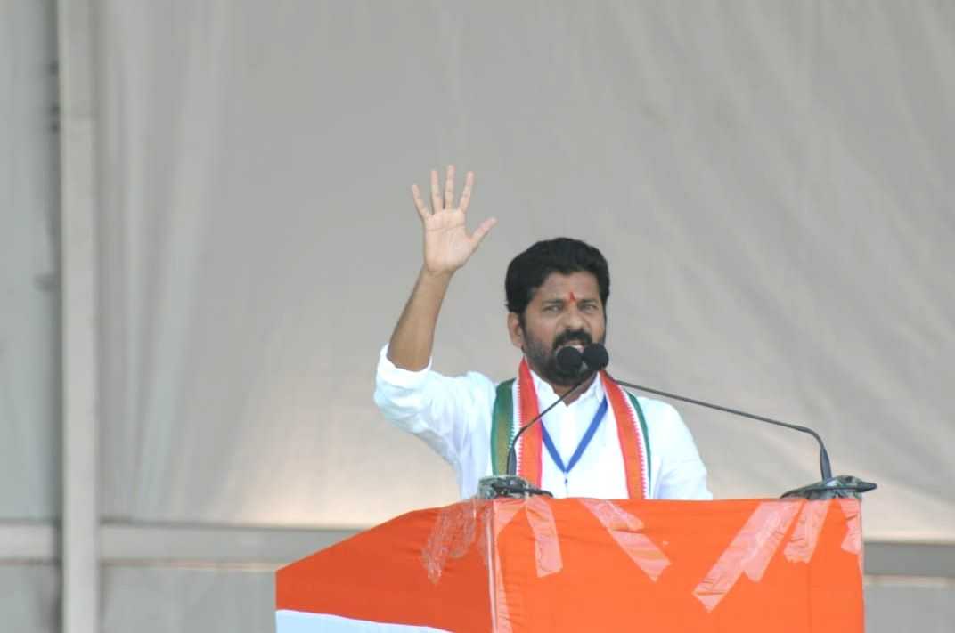 Agnipath stir: T'gana Cong chief meets Secunderabad violence accused in jail - Vimarsana News