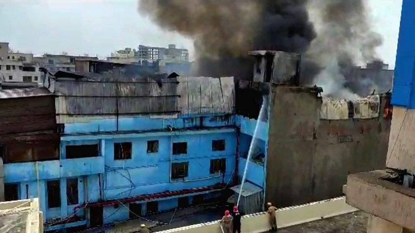 Major fire in shoe factory in Delhi's Udyog Nagar - Vimarsana News