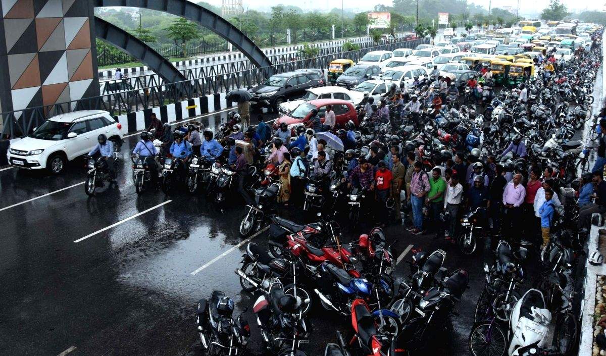 Major traffic curbs in Lucknow for GIS-23, schools closed - Vimarsana News