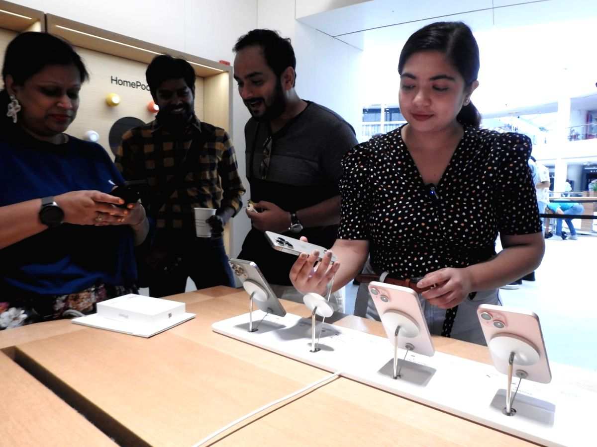 'Make in India' iPhones now out as hundreds queue up to own new Apple devices - Vimarsana News
