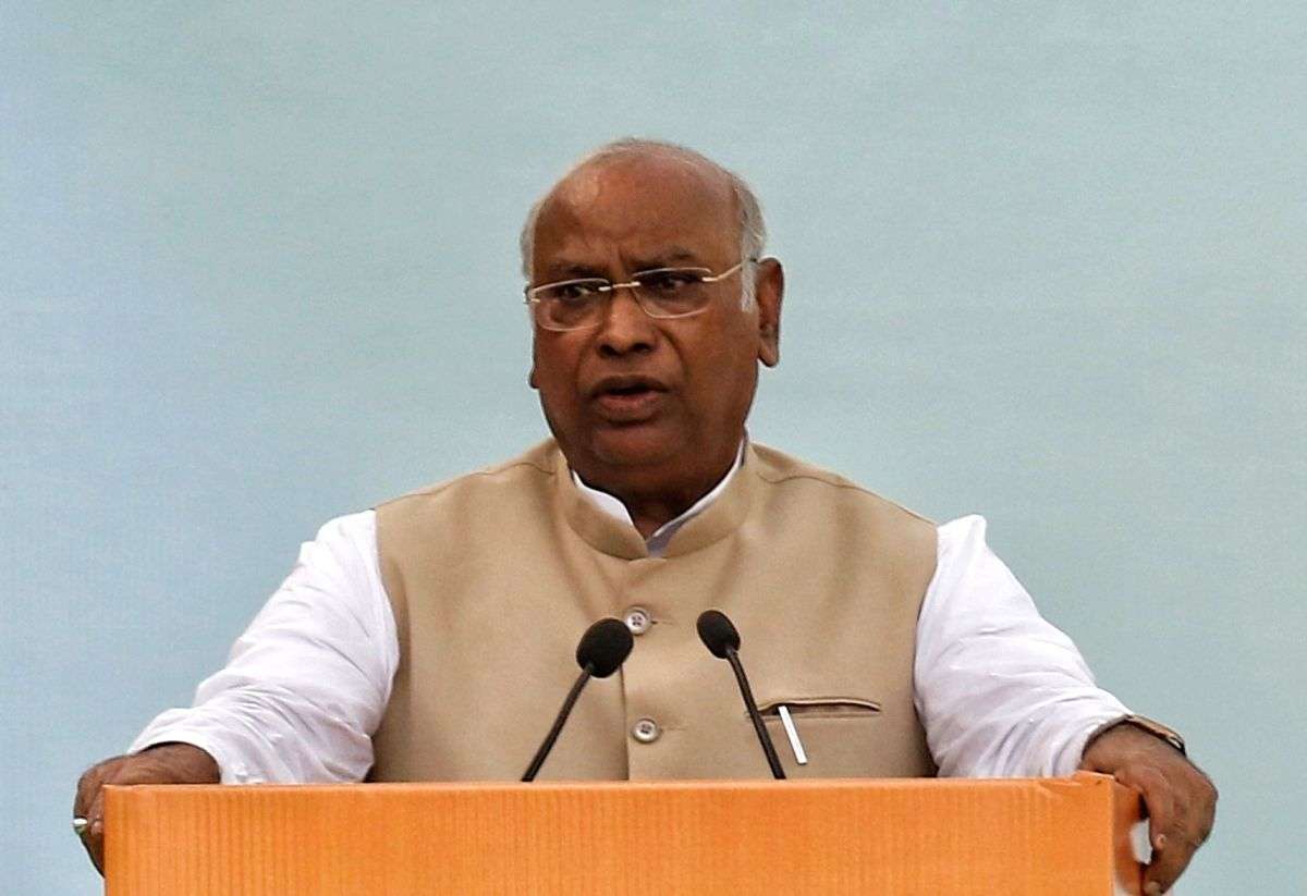 Himachal Congress MLAs authorise Kharge to name CM - Vimarsana News