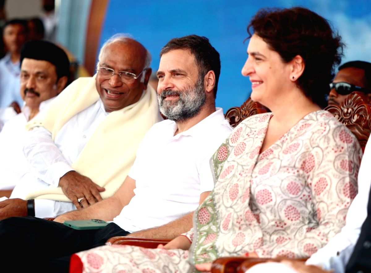 Kharge, Rahul to address 2 rallies in MP, Priyanka to hold roadshow in Raipur on Tuesday - Vimarsana News