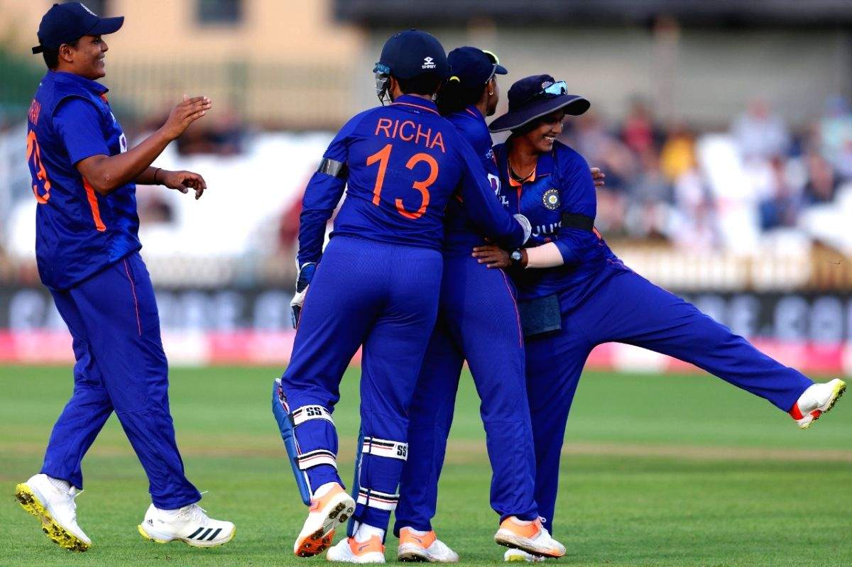 Mandhana scores half-ton as India women thrash England to level T20I series 1-1 - Vimarsana News