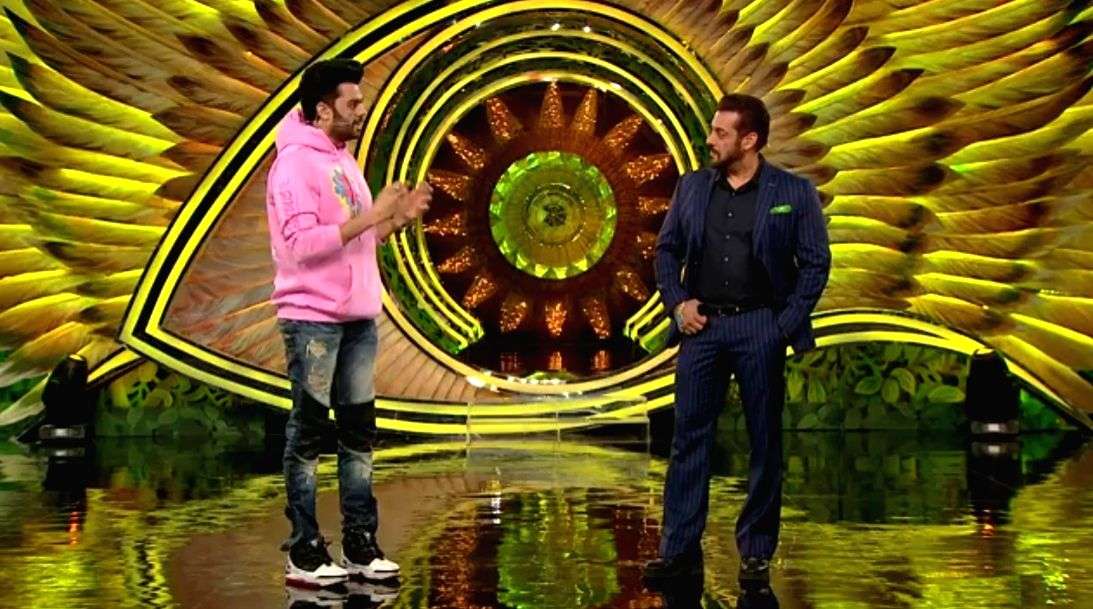 'Bigg Boss 15': Salman says he respects his father, not scared of him - Vimarsana News
