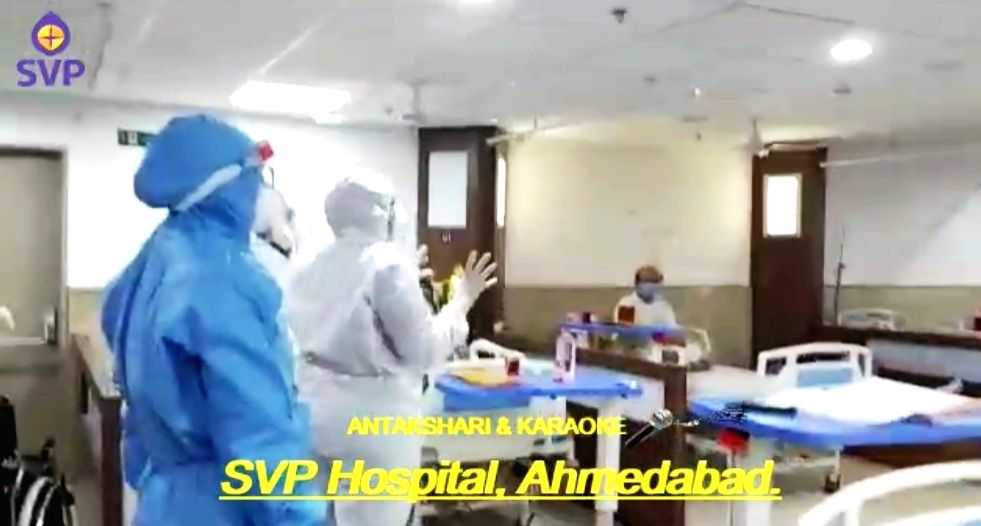 Medicos play 'Antakshari' with Covid patients to cheer them up - Vimarsana News