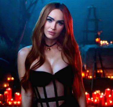 Megan Fox rocks new outfit as she gets spotted with Machine Gun Kelly - Vimarsana News