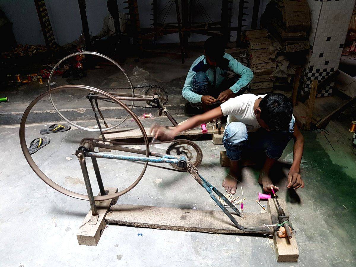 Migrant workers in Tiruppur face uncertainty as textile units shut down - Vimarsana News