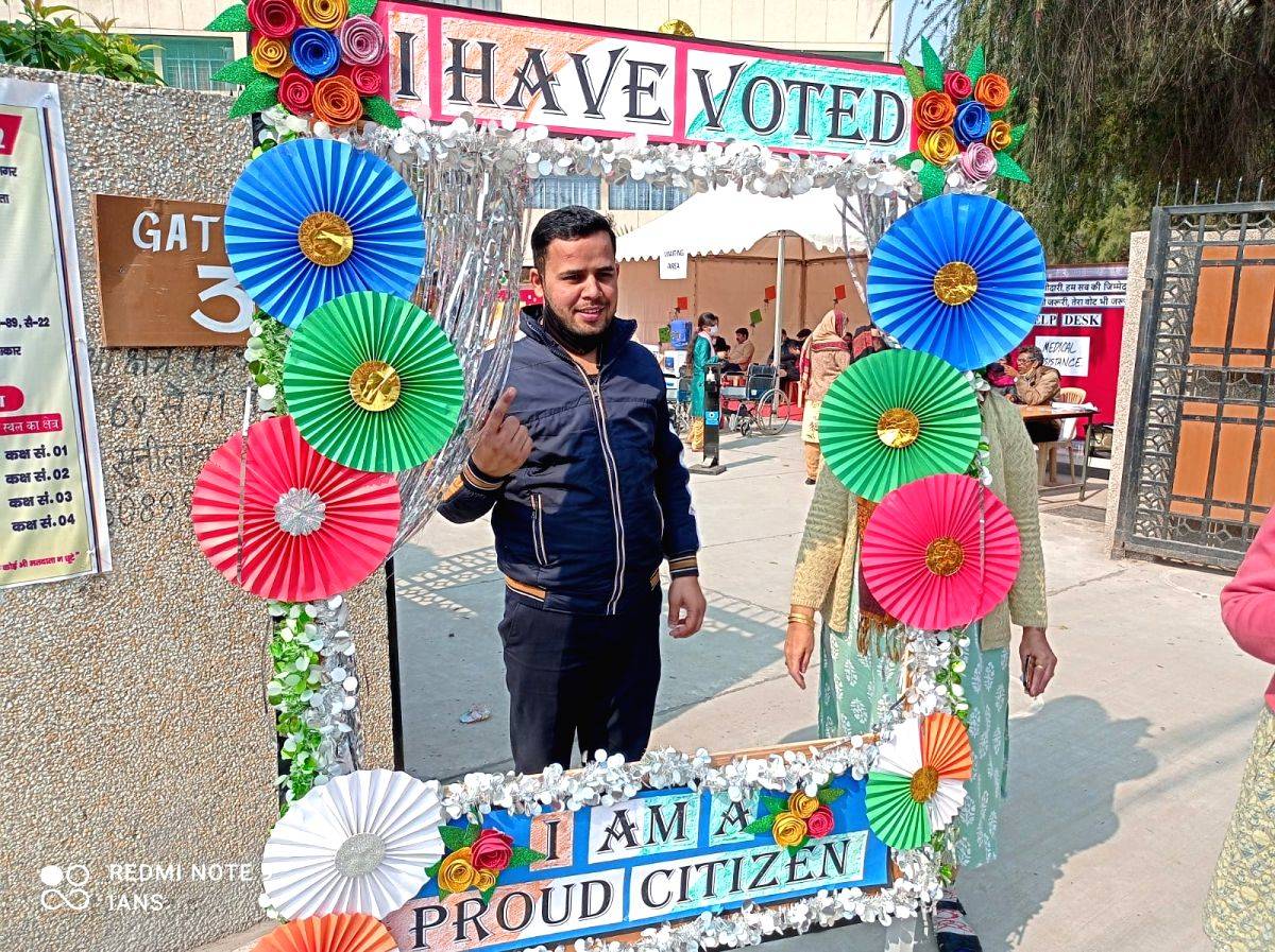 Model Booths: Noida's dance of democracy - Vimarsana News
