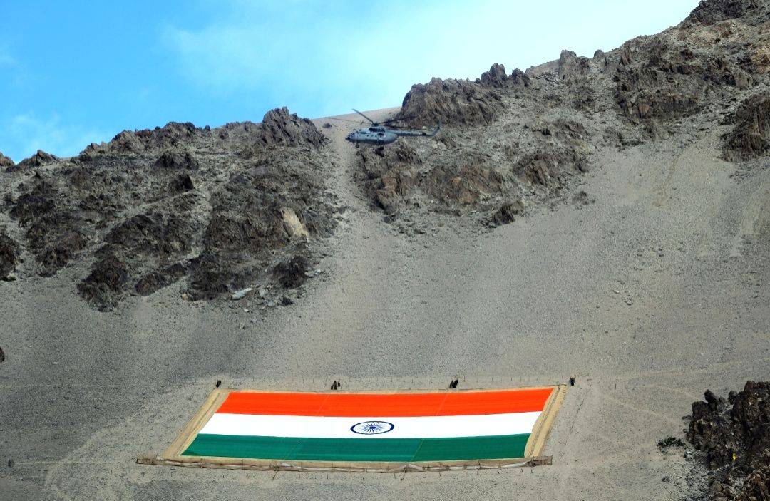 Monumental national flag unfurled in Leh - Vimarsana News