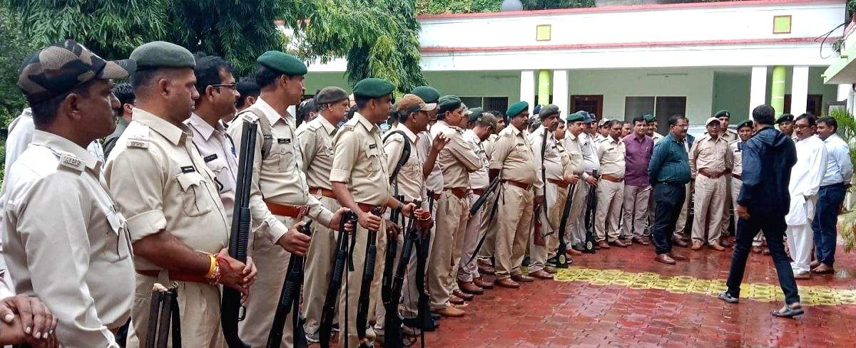 MP forest staff surrender weapons in protest against 'unilateral action' by senior staff - Vimarsana News