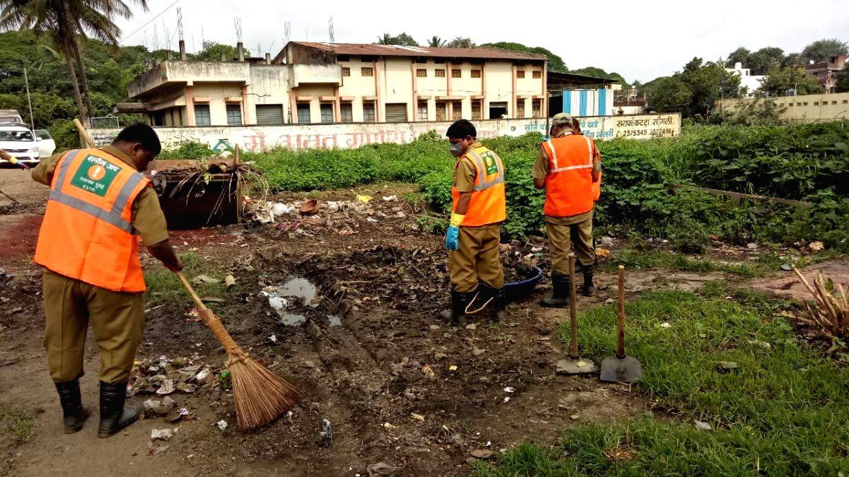 Muck-free Mumbai: Ahead of monsoon, BMC scoops a million tons silt from city gutters - Vimarsana News